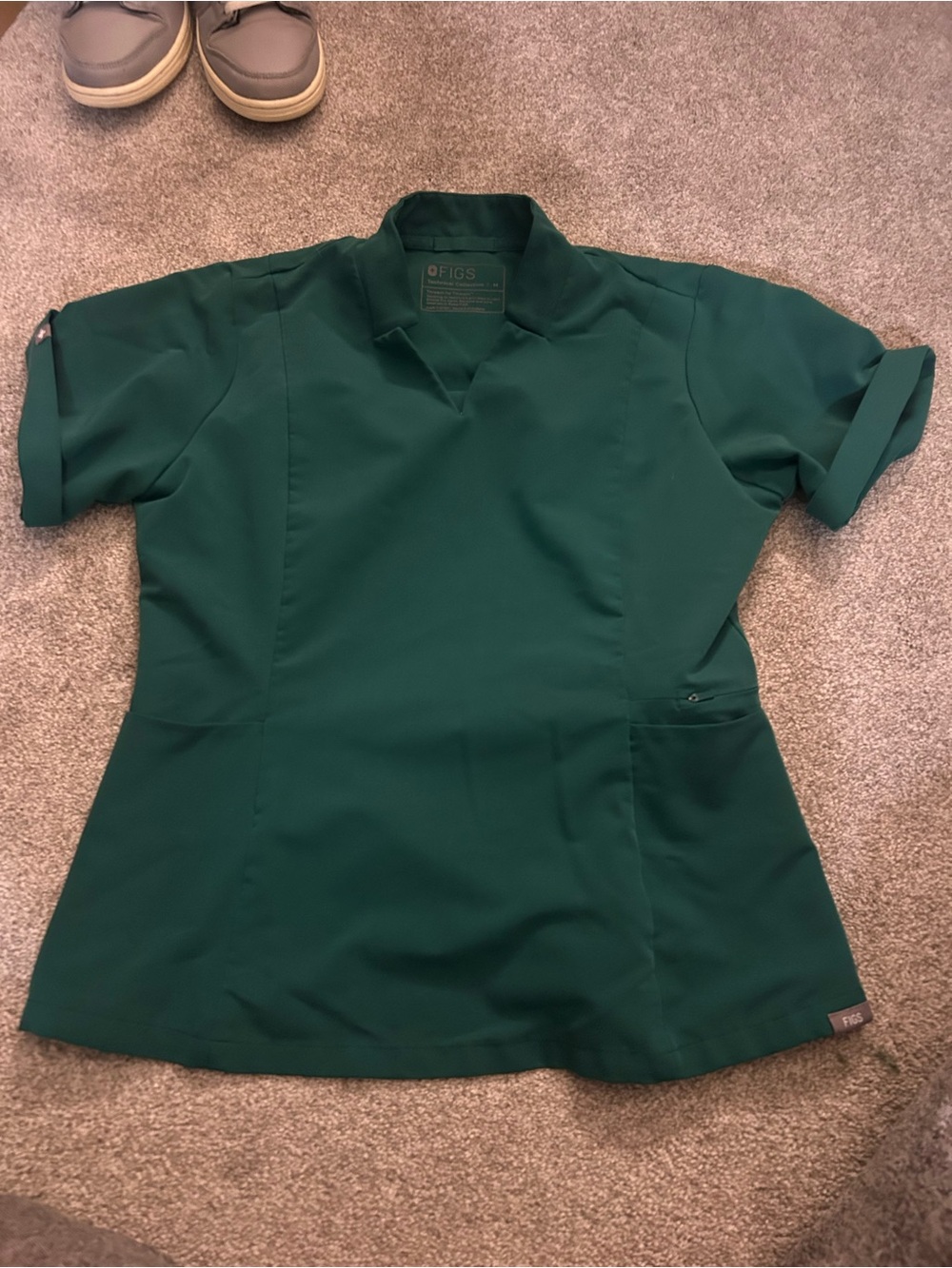 FIGS Women's Green Scrub Top - Classic V-Neck Utility Medium